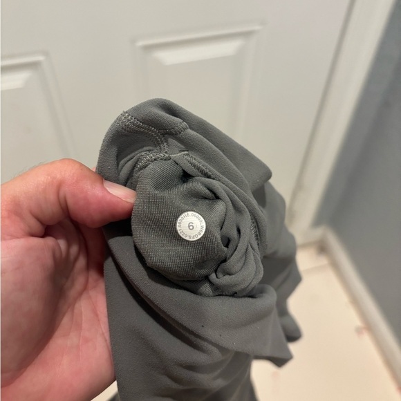 Lululemon Align Crop *21"
Graphite Grey - Picture 5 of 5